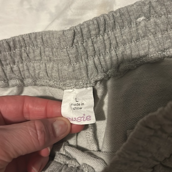 Evsie Girl’s Shorts Size Large - Picture 3 of 3